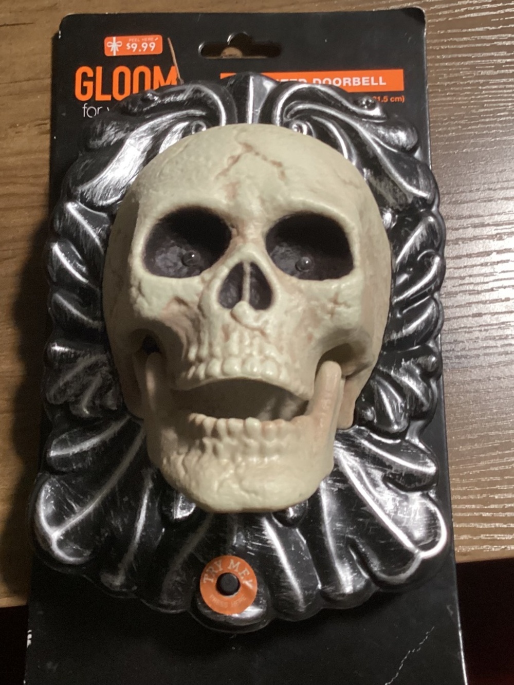 Halloween animated skull decor/doorbell New Batteries included